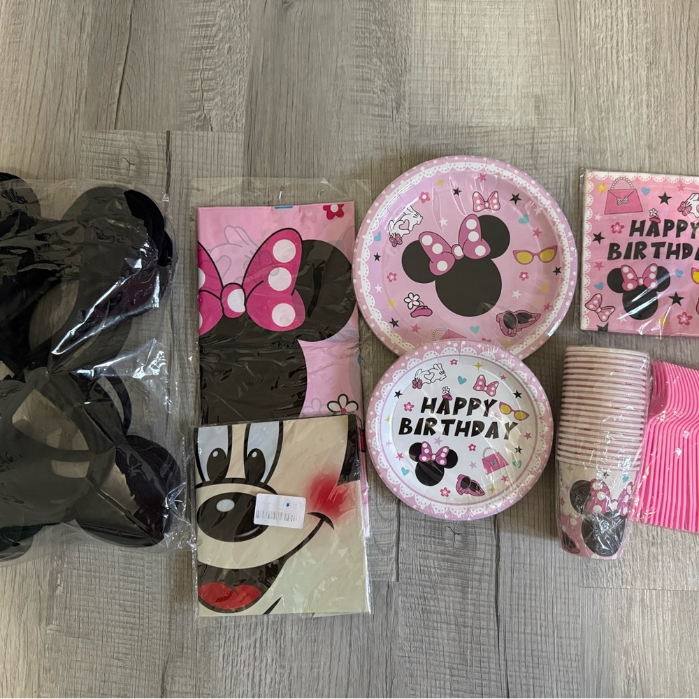Pink Minnie Mouse Birthday Party Tableware Set